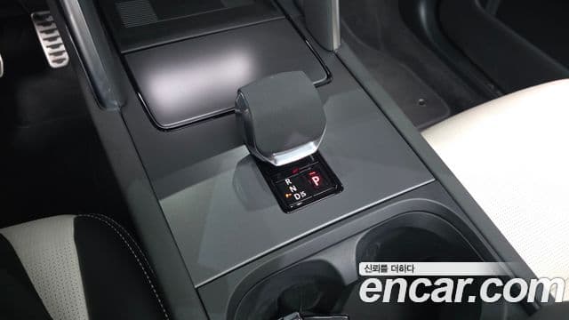 Land Rover Discovery Sport 2025 — Photo 31/38