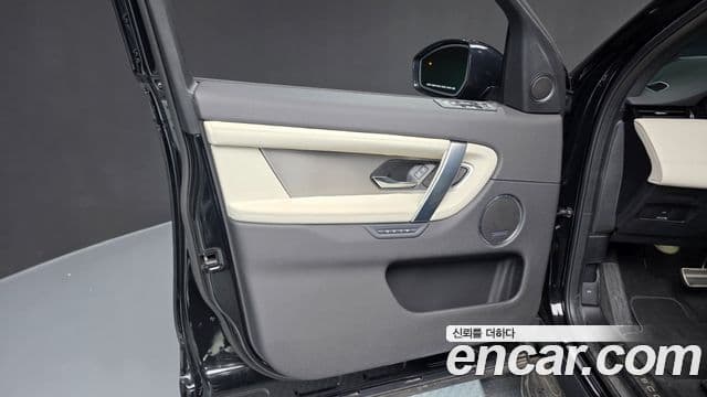 Land Rover Discovery Sport 2025 — Photo 20/38