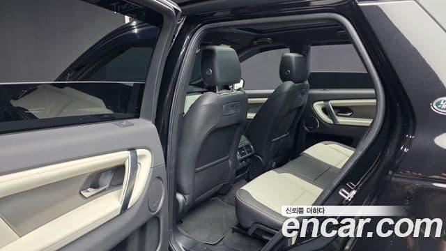 Land Rover Discovery Sport 2025 — Photo 14/38
