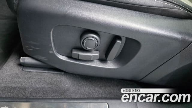 Land Rover Discovery Sport 2025 — Photo 21/38