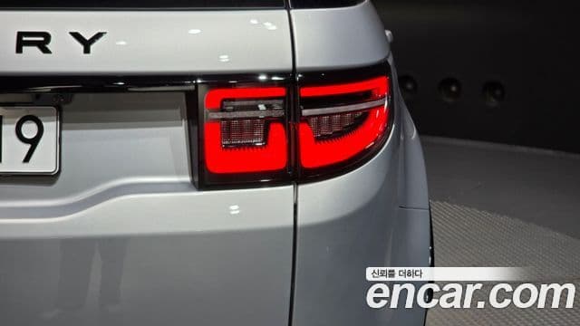 Land Rover Discovery Sport 2025 — Photo 31/38