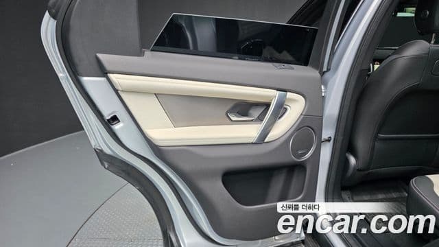 Land Rover Discovery Sport 2025 — Photo 7/38