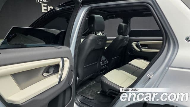 Land Rover Discovery Sport 2025 — Photo 29/38