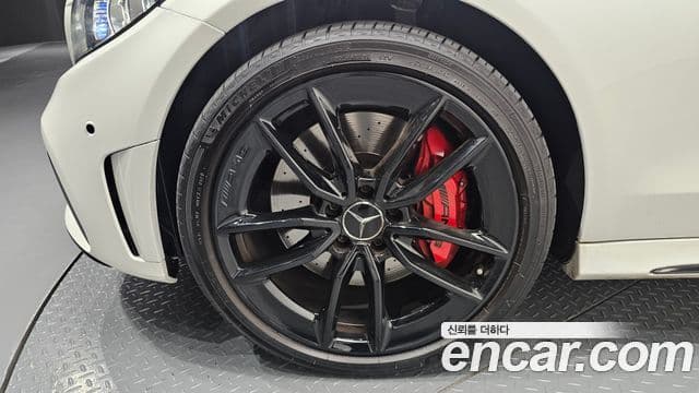 Mercedes-Benz C-Class 2019 — ფოტო 5/20