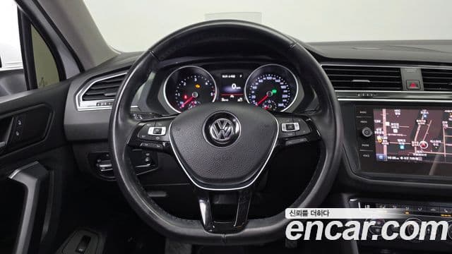 Volkswagen Tiguan 2020 — ფოტო 13/20