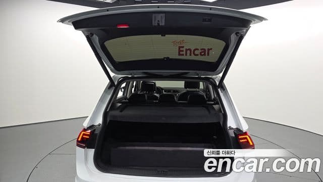 Volkswagen Tiguan 2020 — ფოტო 20/20