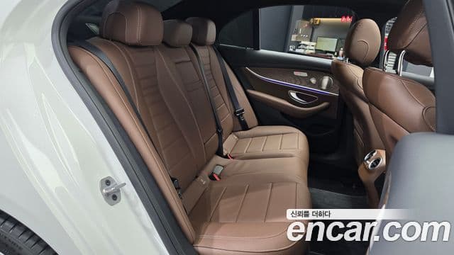 Mercedes-Benz E-Class 2023 — Şəkil 12/20