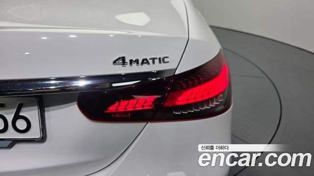 Mercedes-Benz E-Class 2023 — Photo 15/33
