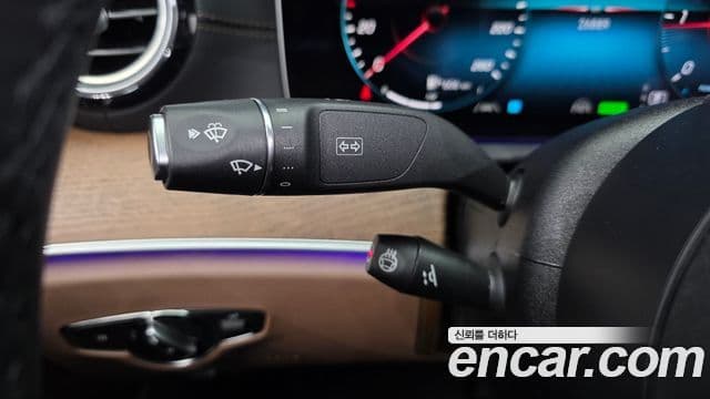 Mercedes-Benz E-Class 2023 — Photo 33/33