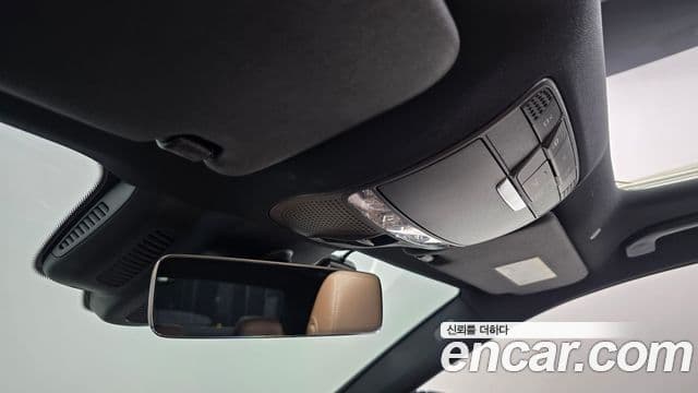 Mercedes-Benz E-Class 2023 — Photo 27/33