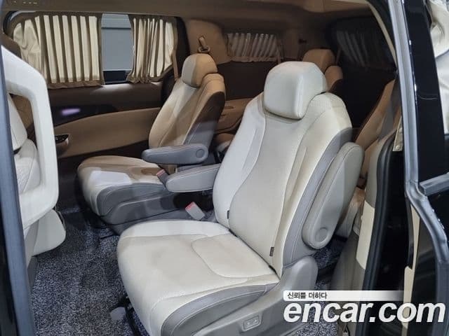 Kia Carnival 2021 — ფოტო 8/20