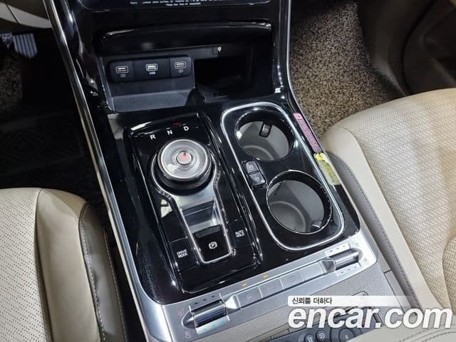 Kia Carnival 2021 — ფოტო 10/20