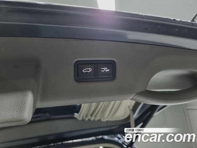Kia Carnival 2021 — ფოტო 14/20