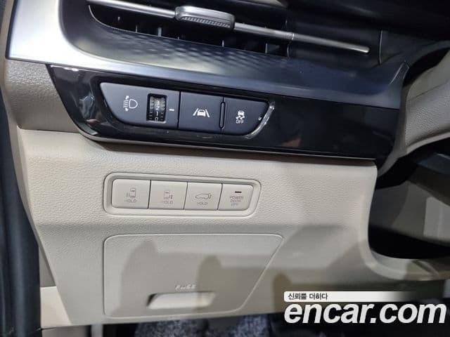 Kia Carnival 2021 — ფოტო 15/20