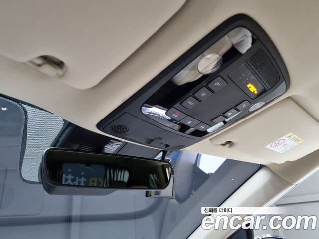 Kia Carnival 2021 — ფოტო 16/20