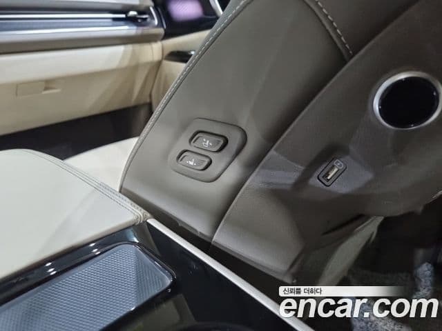 Kia Carnival 2021 — ფოტო 18/20