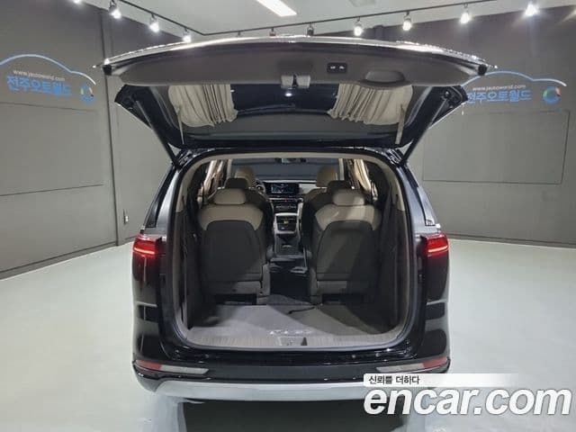 Kia Carnival 2021 — ფოტო 20/20