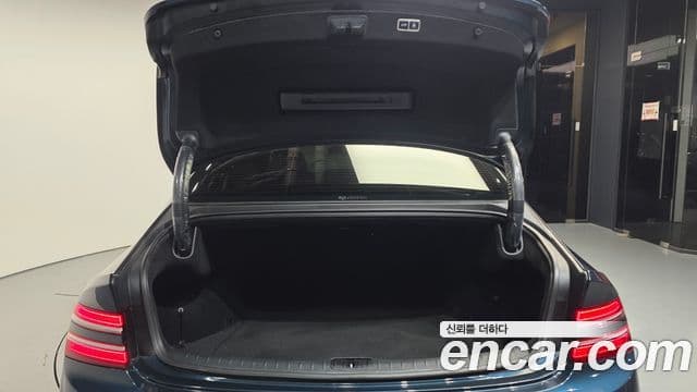 Genesis Electrified G80 2023 — фото 20 из 20