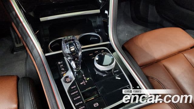 BMW 8 Series 2022 — Şəkil 9/20