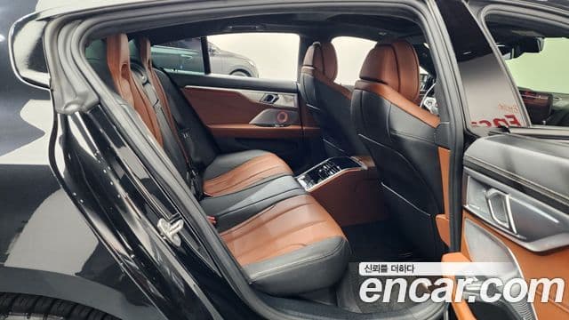 BMW 8 Series 2022 — фото 11 из 20