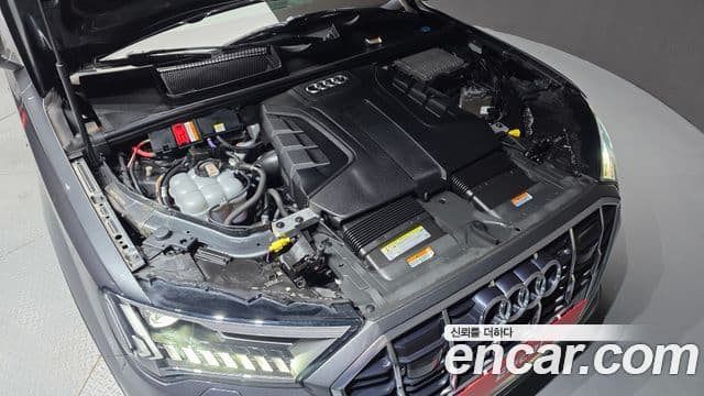 Audi Q7 2021 — ფოტო 6/20