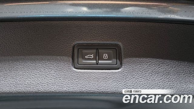 Audi Q7 2021 — ფოტო 16/20