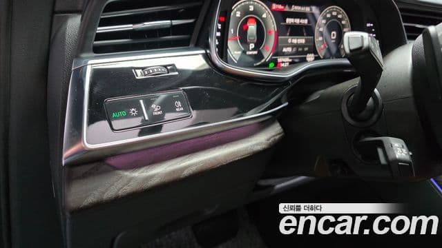 Audi Q7 2021 — ფოტო 22/34
