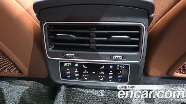 Audi Q7 2021 — ფოტო 31/34