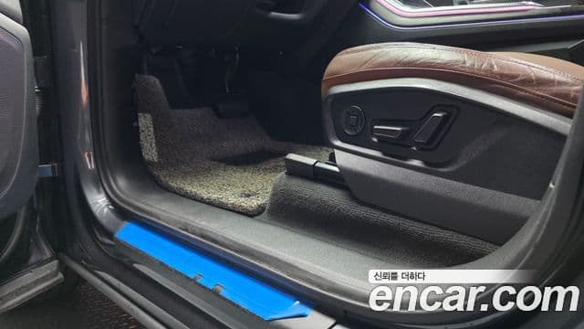 Audi Q7 2021 — ფოტო 30/34