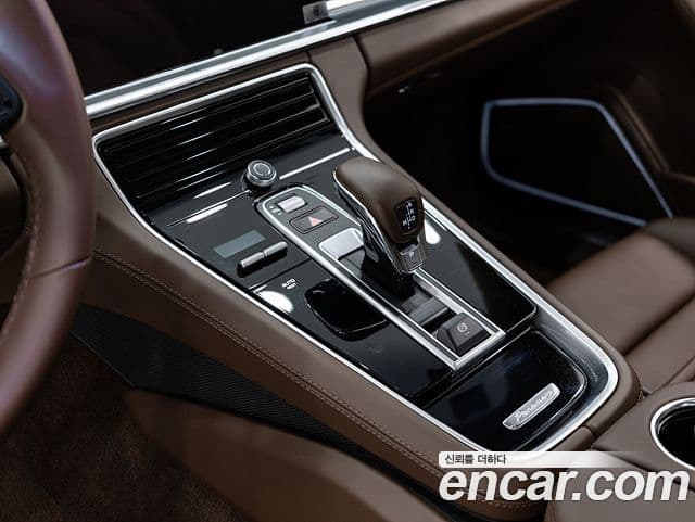 Porsche Panamera 2023 — Şəkil 17/19