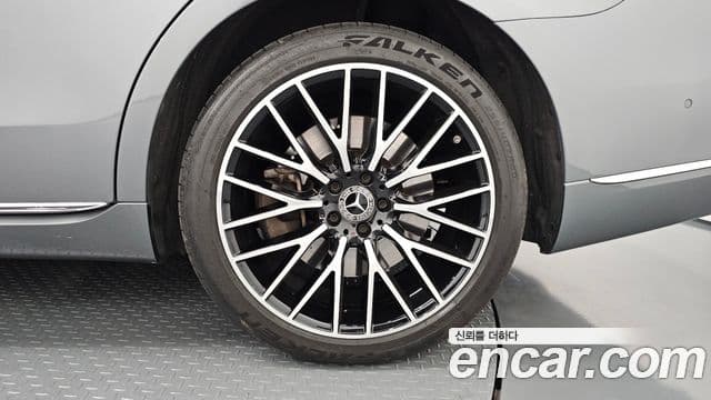 Mercedes-Benz S-Class 2022 — Photo 29/33