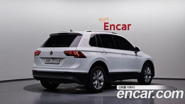Volkswagen Tiguan 2018 — ფოტო 2/20