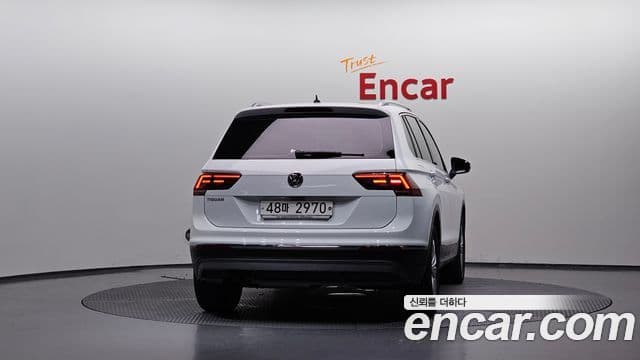 Volkswagen Tiguan 2018 — ფოტო 4/20