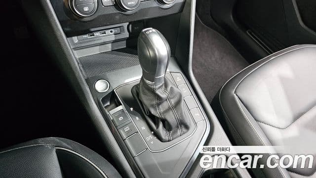 Volkswagen Tiguan 2018 — ფოტო 9/20