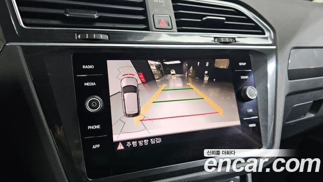 Volkswagen Tiguan 2018 — ფოტო 14/20