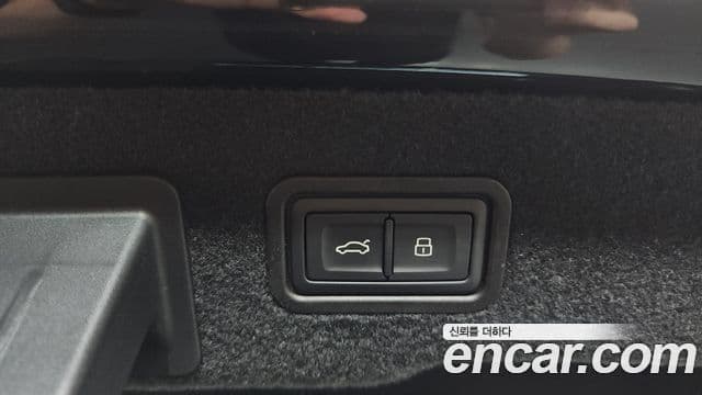 Audi A8 2023 — ფოტო 16/20