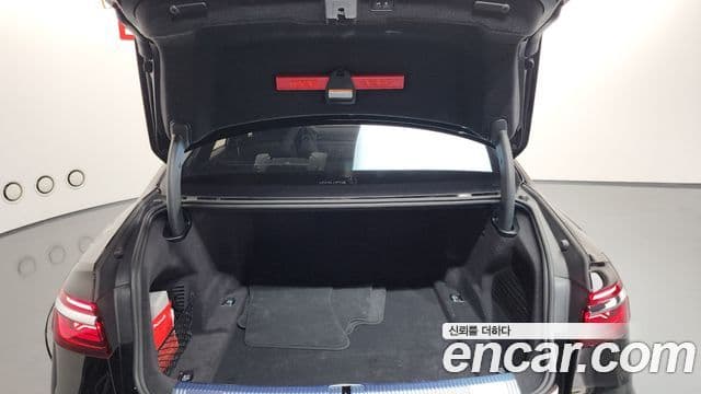 Audi A8 2023 — ფოტო 17/20