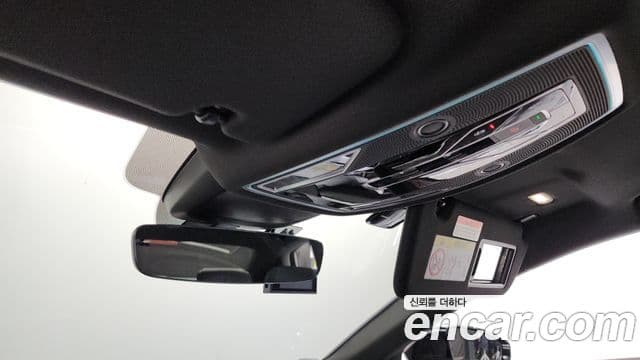 Audi A8 2023 — ფოტო 18/20