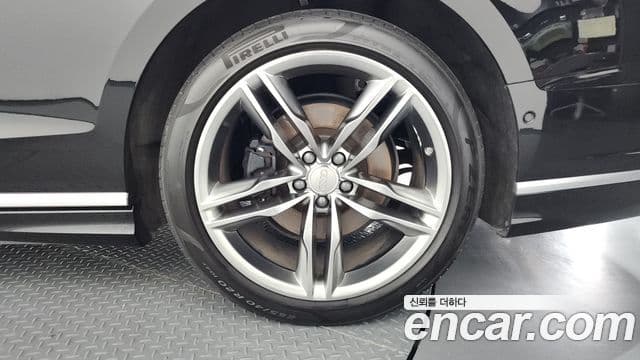 Audi A8 2023 — Photo 19/38
