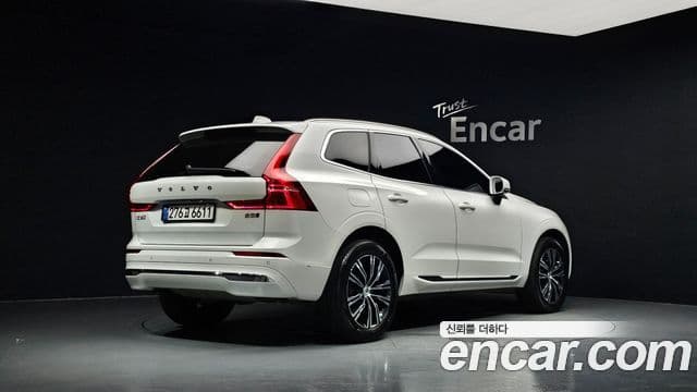 Volvo XC60 2021 — ფოტო 2/20