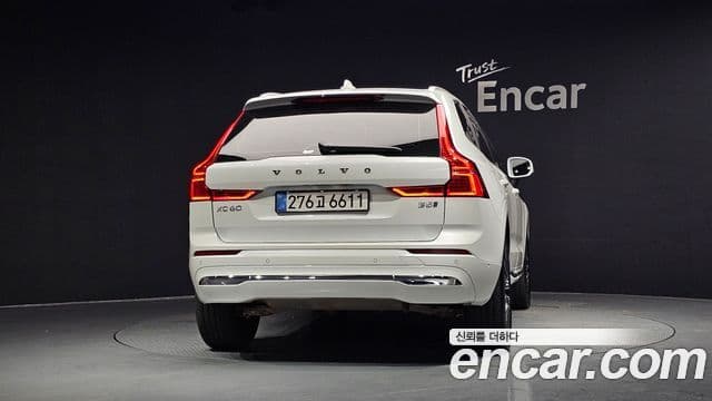 Volvo XC60 2021 — ფოტო 4/20