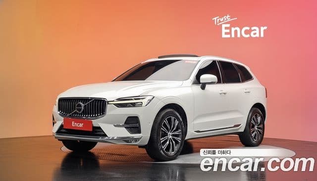 Volvo XC60 2021 — ფოტო 1/20