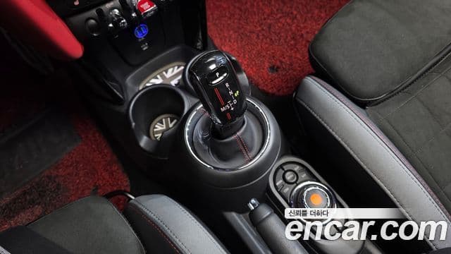 Mini Cooper S 2020 — ფოტო 8/20