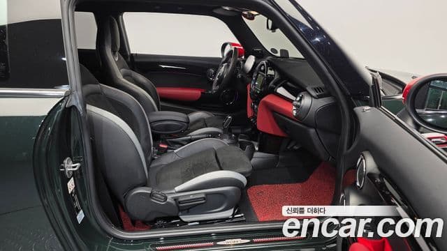 Mini Cooper S 2020 — фото 11 из 20