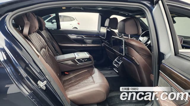 BMW 7 Series 2019 — Фото 11/20