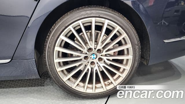 BMW 7 Series 2019 — Photo 27/42