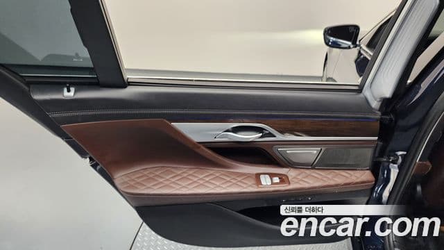 BMW 7 Series 2019 — Photo 24/42