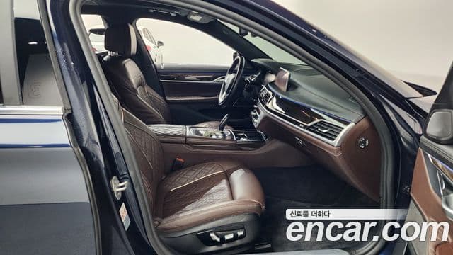 BMW 7 Series 2019 — Photo 33/42