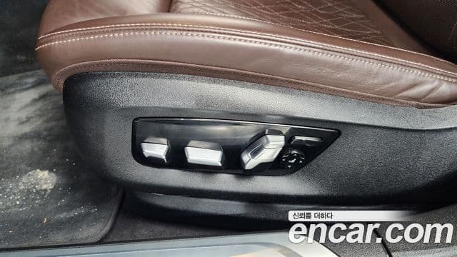 BMW 7 Series 2019 — Photo 35/42