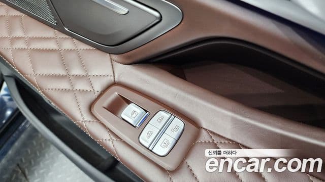 BMW 7 Series 2019 — Photo 19/42